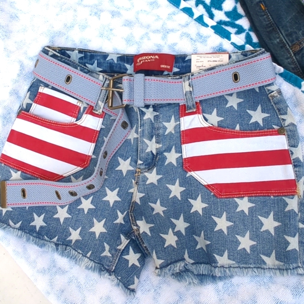 🇺🇲Arizona 💥SALE💥NWT Jean Shorts Size 16R (28x3) USA Flag Design Raw Hem